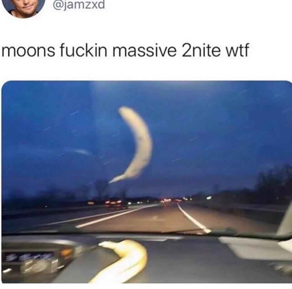 moons fuckin massive 2nite wtf