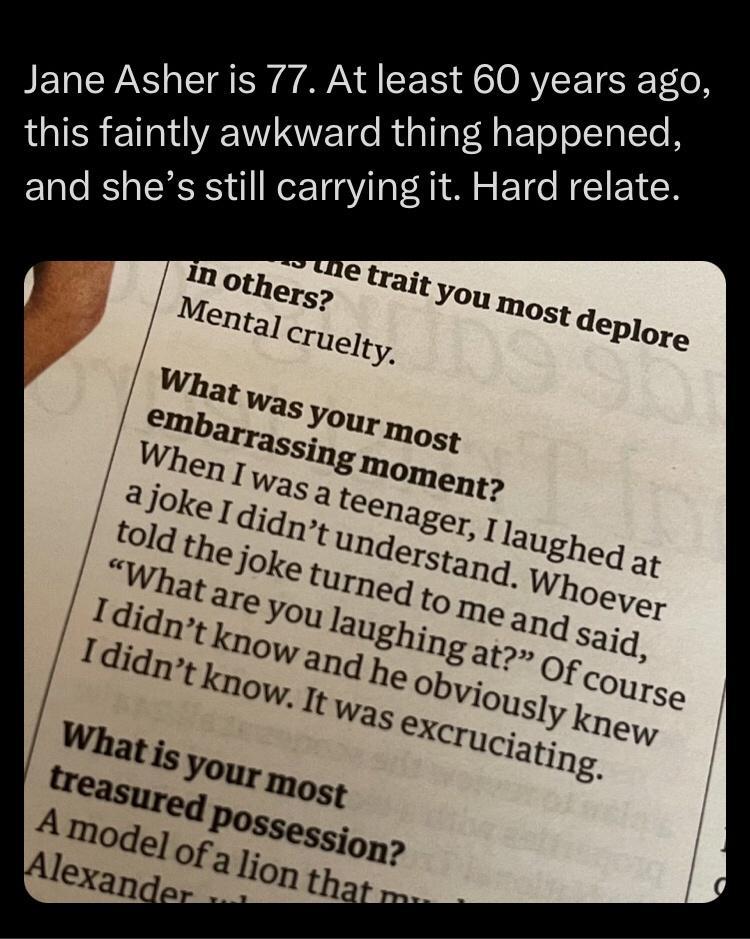 BET WA IR AN LT SORVEETR ToN this faintly awkward thing happened and shes still carrying it Hard relate