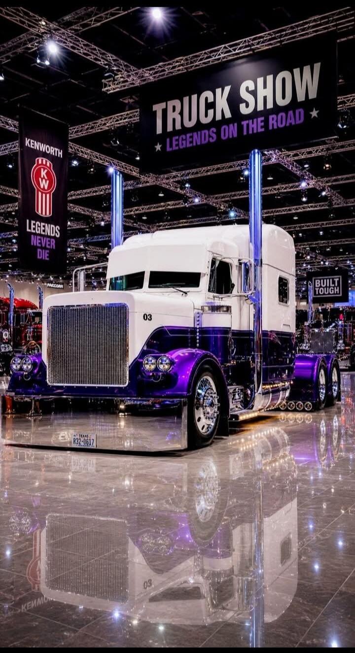 TRUCK SHOW LEGENDS ON THE ROAD KENWORTH LEGENDS NEVER DIE BUILT TOUGH TEXAS R32-0617 03