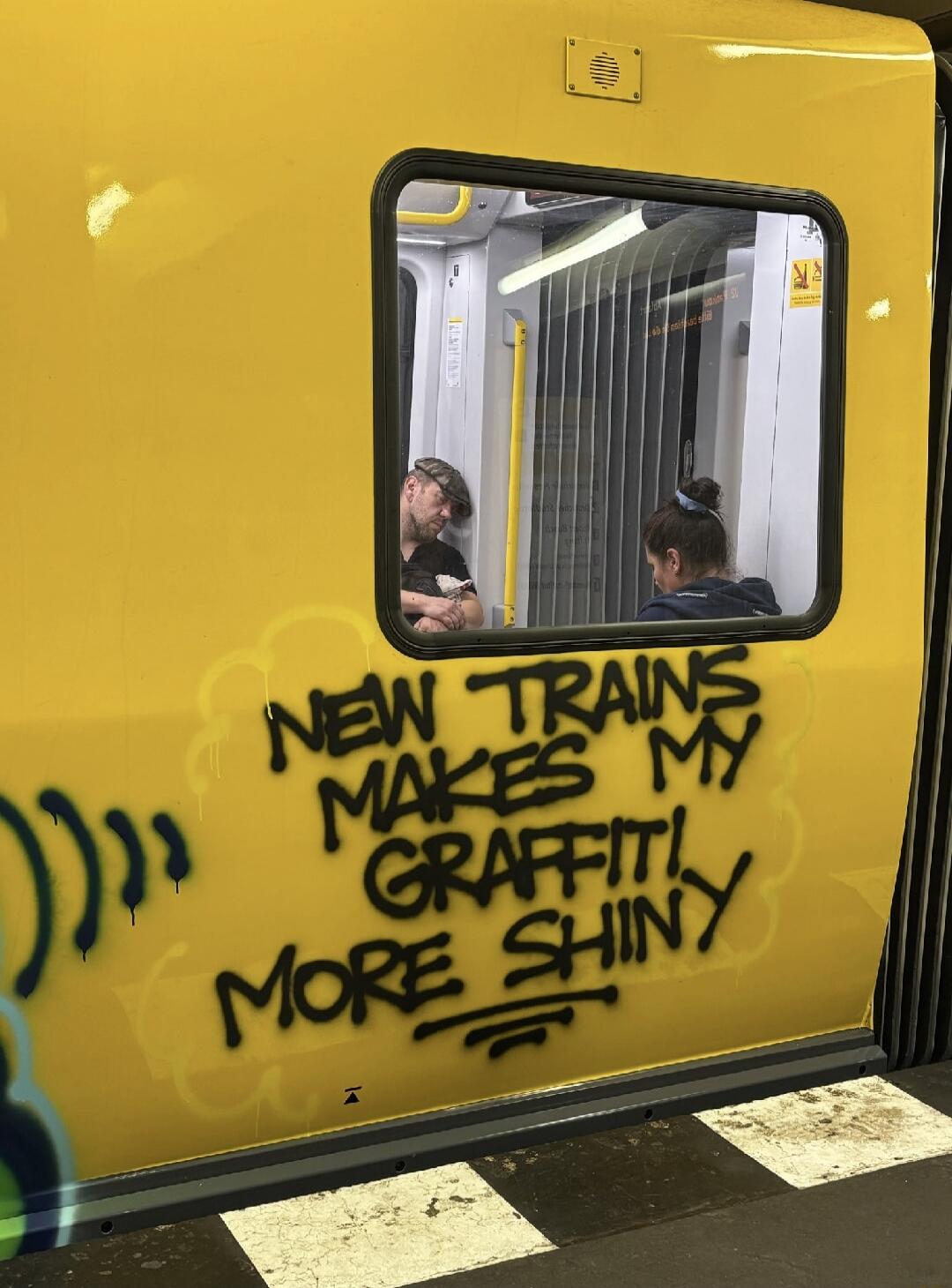 NEW TRAINS MAKES MY GRAFFITI MORE SHINY