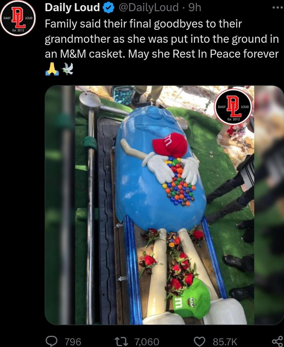 Daily Loud DailyLoud 9h IR RGEISGEF GT TR R Tl grandmother as she was put into the ground in an MM casket May she Rest In Peace forever A