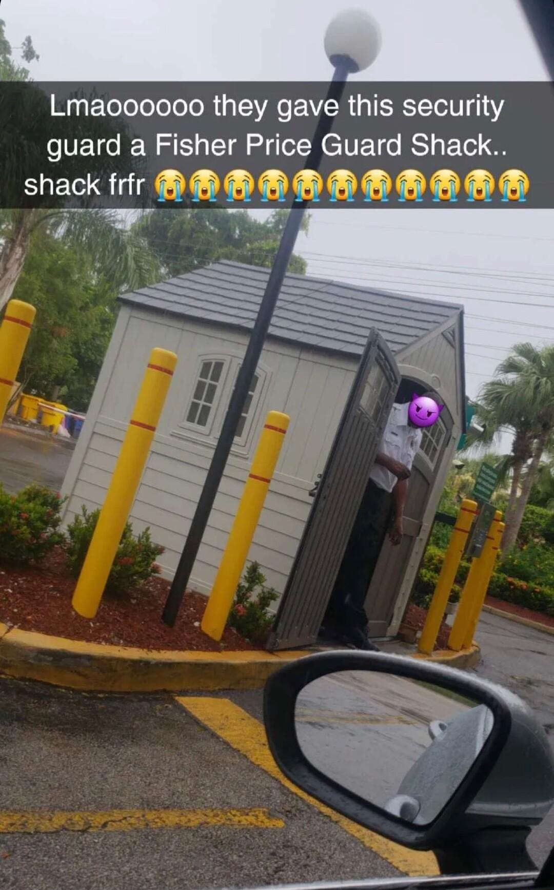 Lmaoooooo they gave this security guard a Fisher Price Guard Shack shack fir HH DA BD DRI S 7 AN 2 4