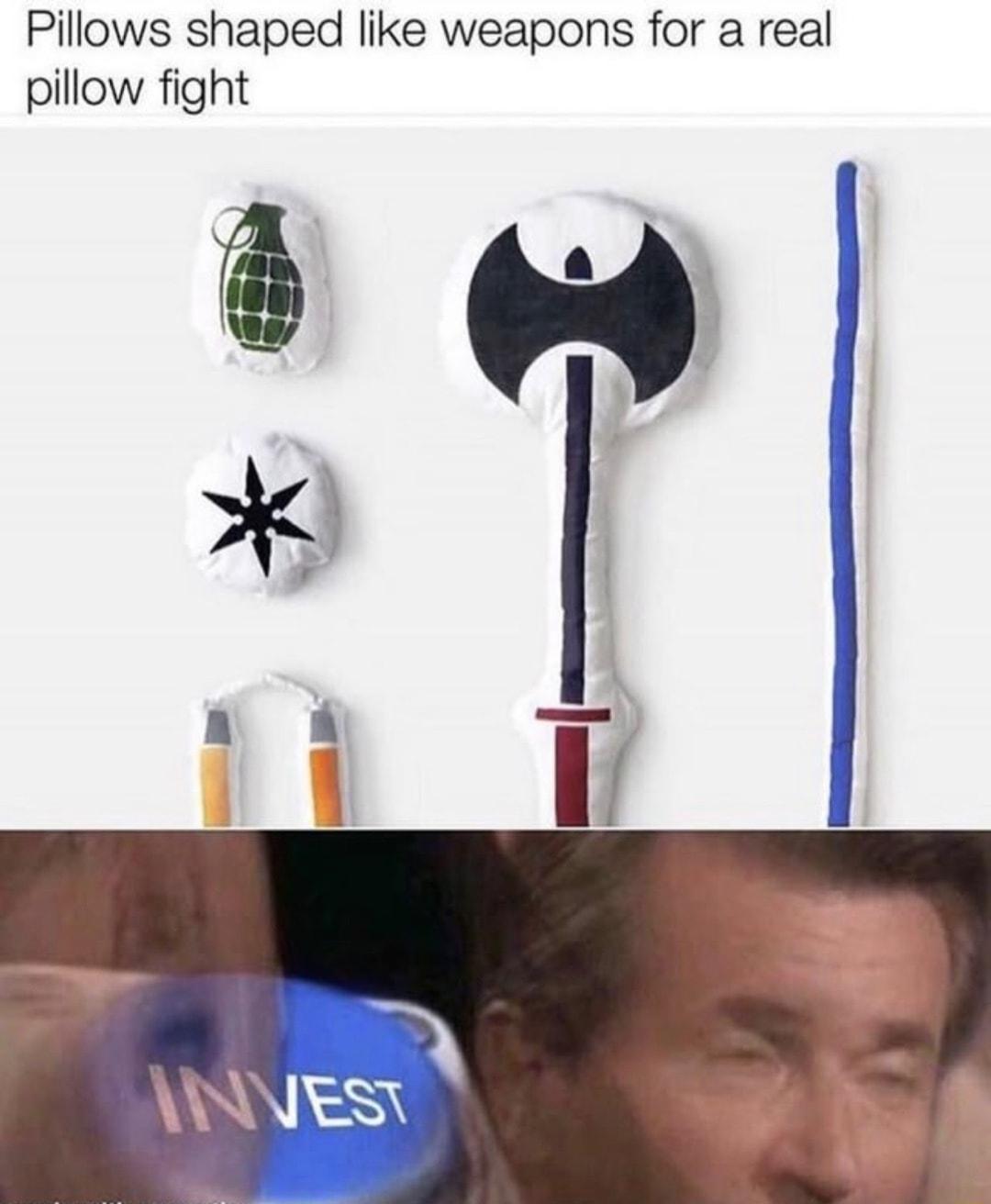 Pillows shaped like weapons for a real pillow fight R ANV EST