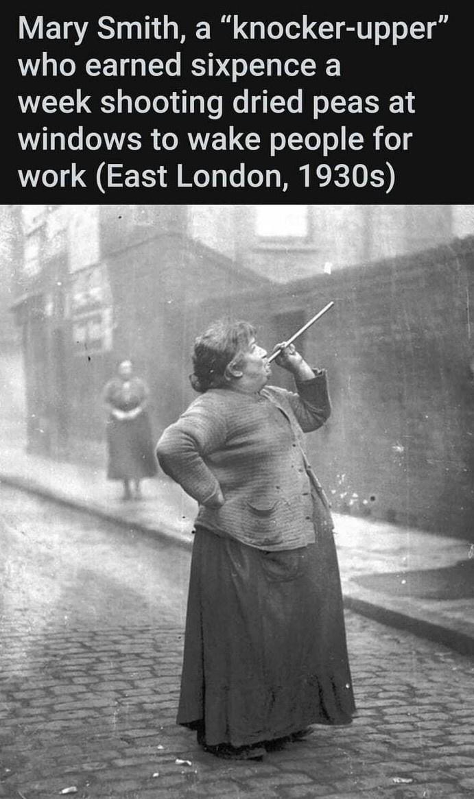 Mary Smith a knocker upper who earned sixpence a WL g TeTe d1aTo le g TTo WoT EEYE S windows to wake people for work East London 1930s