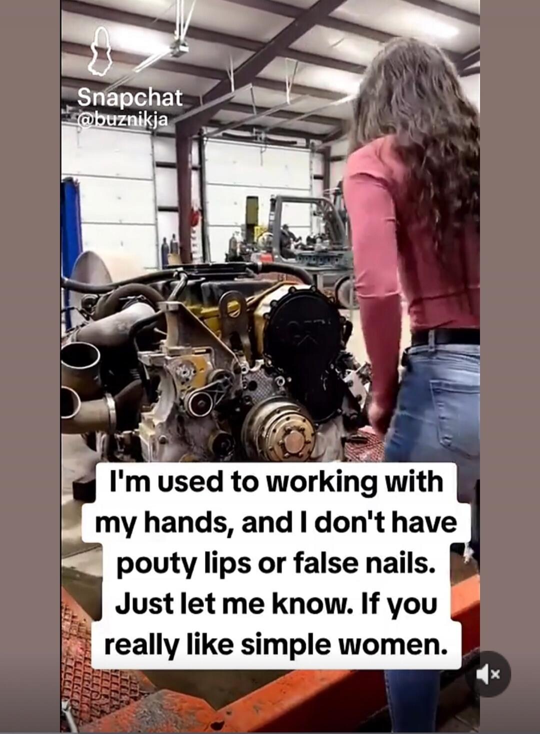 I'm used to working with my hands, and I don't have pouty lips or false nails. Just let me know. If you really like simple women. Snapchat @buznikja