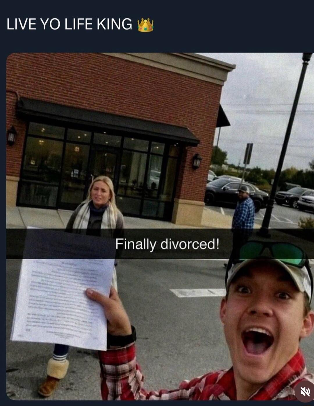 LIVE YO LIFE KING 👑 Finally divorced!