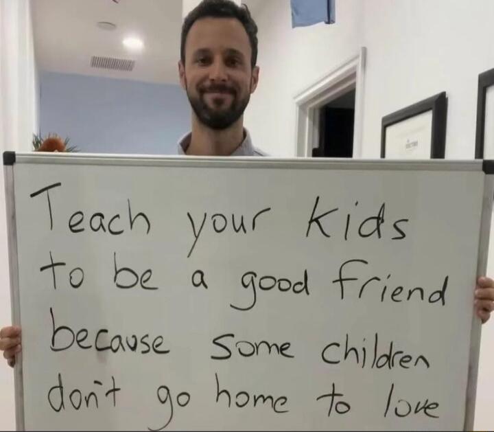 Xdn Teach your Kids rO b a jood Ffena bQCause Some Chj H 101 jo Hom Sl