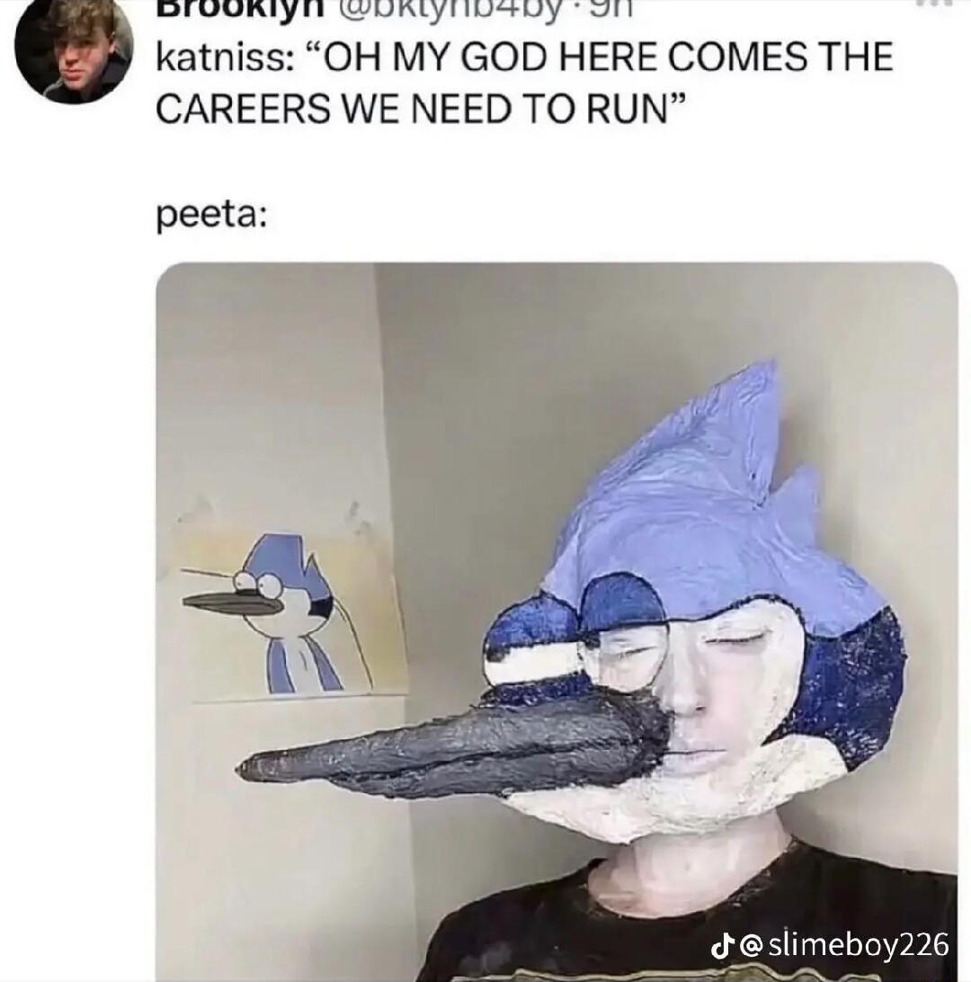 Lot il acinis i A katniss OH MY GOD HERE COMES THE CAREERS WE NEED TO RUN peeta