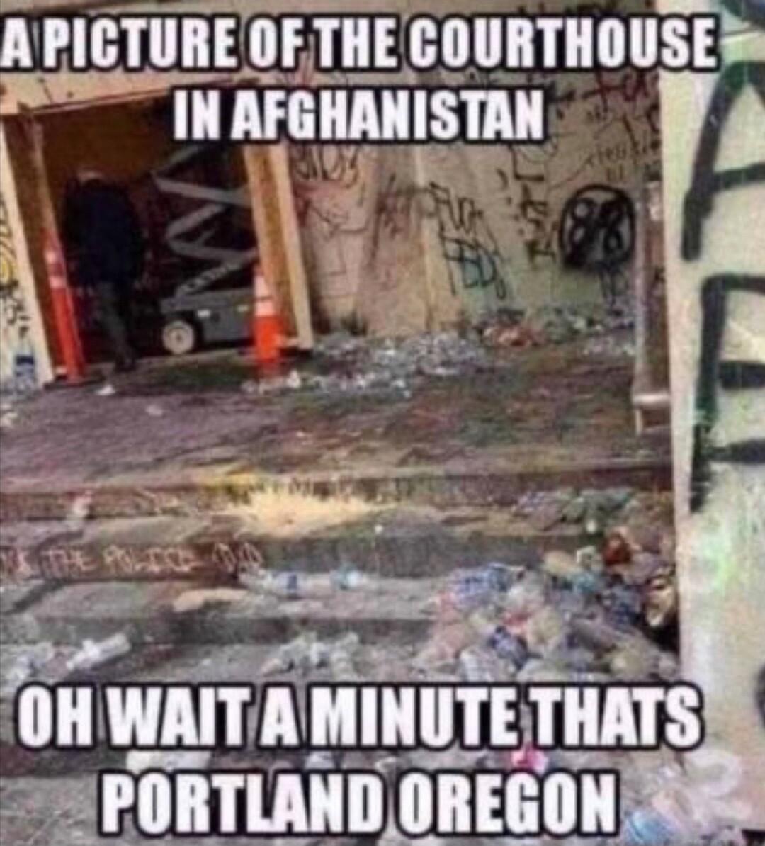 OIITWIIIWIHIHIITE THATS IIIITIIIILIIEIIII