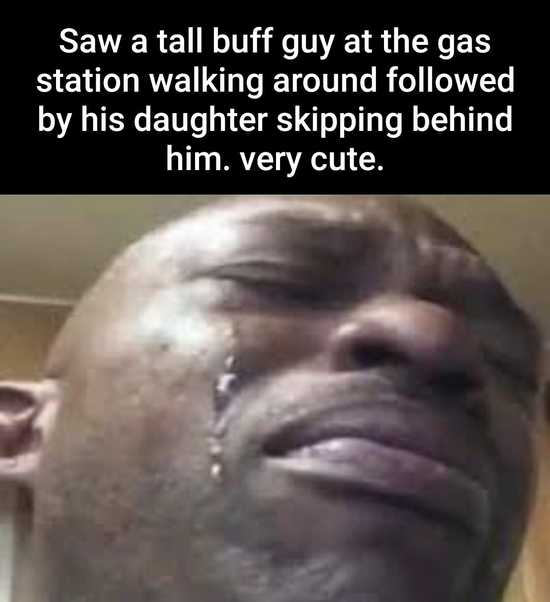 RENEREN RN R TR TN station walking around followed by his daughter skipping behind him very cute