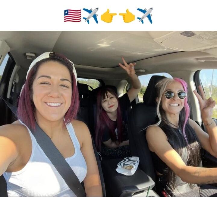 🇺🇸✈️👈👉✈️