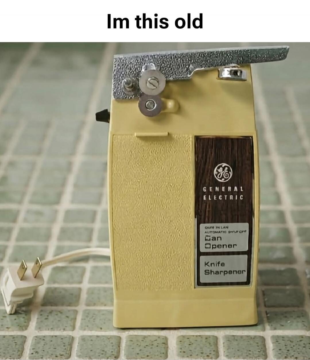 Im this old GENERAL ELECTRIC AUTOMATIC SHUT-OFF Can Opener Knife Sharpener