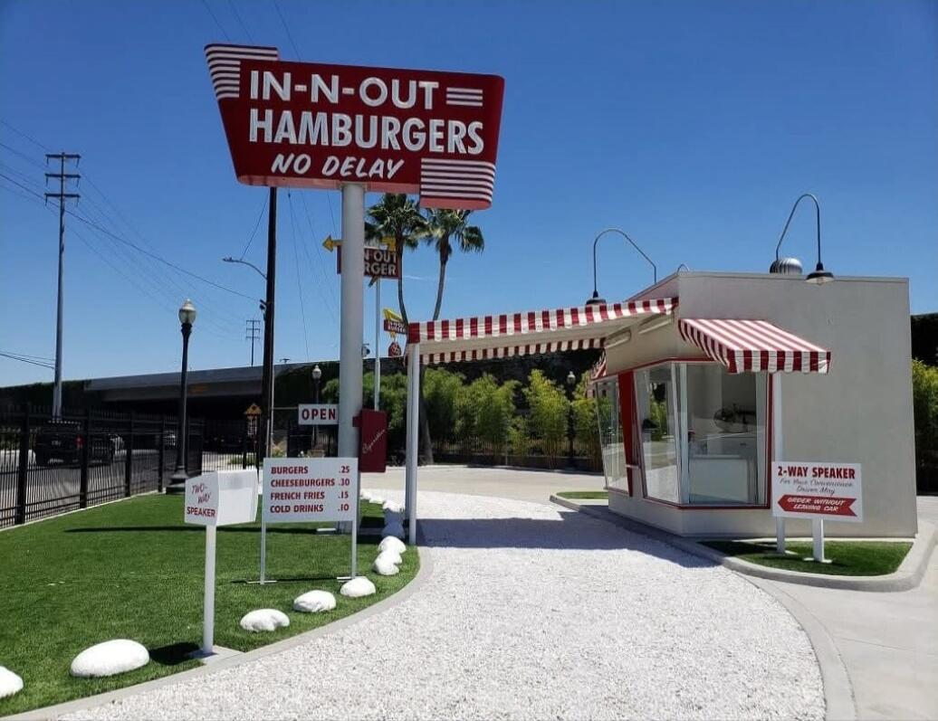 IN-N-OUT HAMBURGERS NO DELAY OPEN