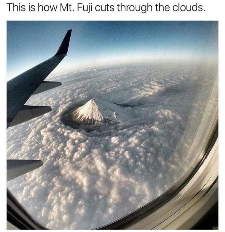 This is how Mt Fuiji cuts through the clouds