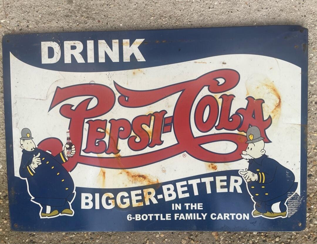 DRINK Pepsi-Cola BIGGER-BETTER IN THE 6-BOTTLE FAMILY CARTON