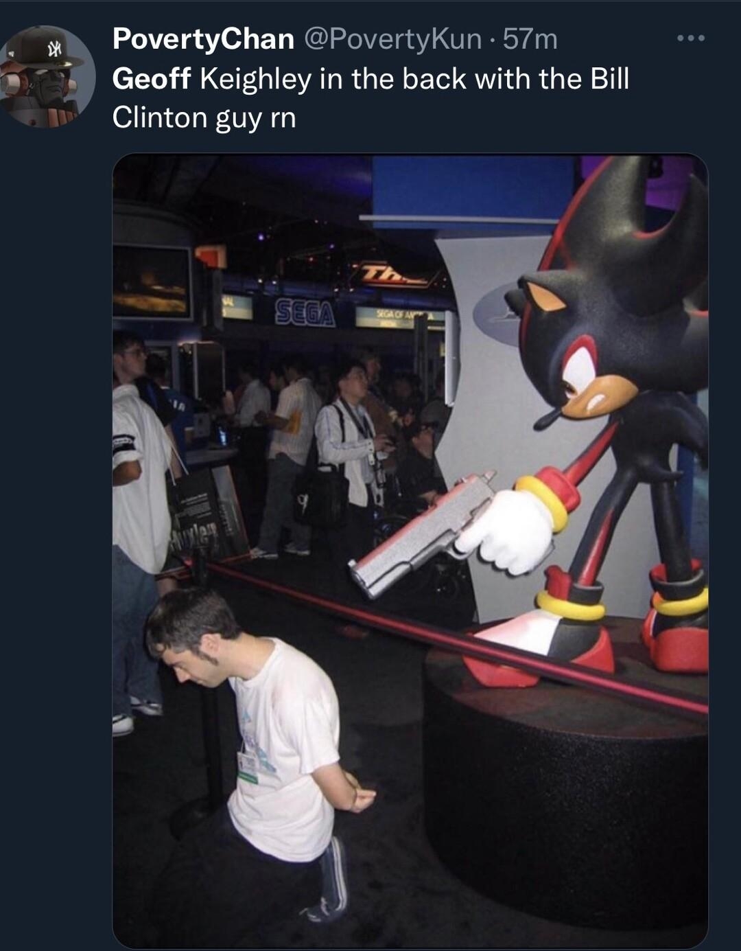 PovertyChan PovertyKun 57m Geoff Keighley in the back with the Bill Clinton guy rn