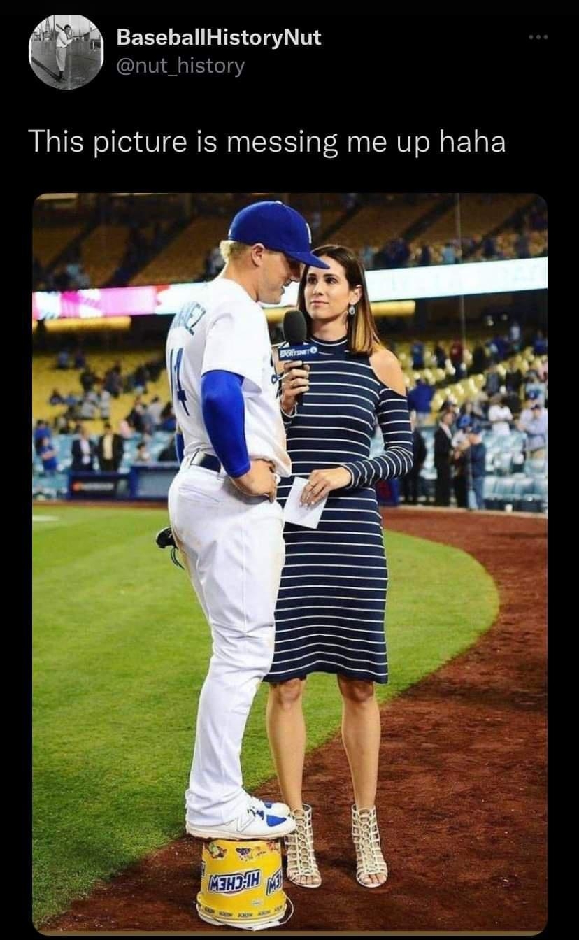 107 all LTEW Tweet m BaseballHistoryNut nut_histo This picture is messing me up haha Tweet your reply a a 8 o o