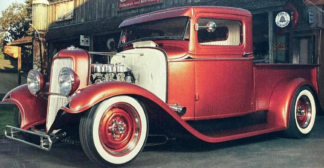 Delicious and Refreshing. Tires. Coca-Cola. Public Telephone. SNA.