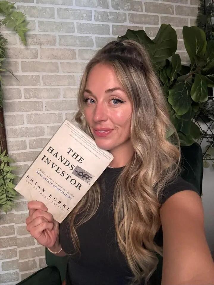 THE HANDS-OFF INVESTOR Insider's Guide - Investing - Passive Real Estate Syndications BRIAN BURKE CEO OF PRAXIS CAPITAL