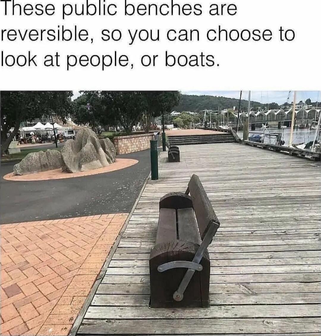 Inese public bencnhes are reversible so you can choose to look at people or boats