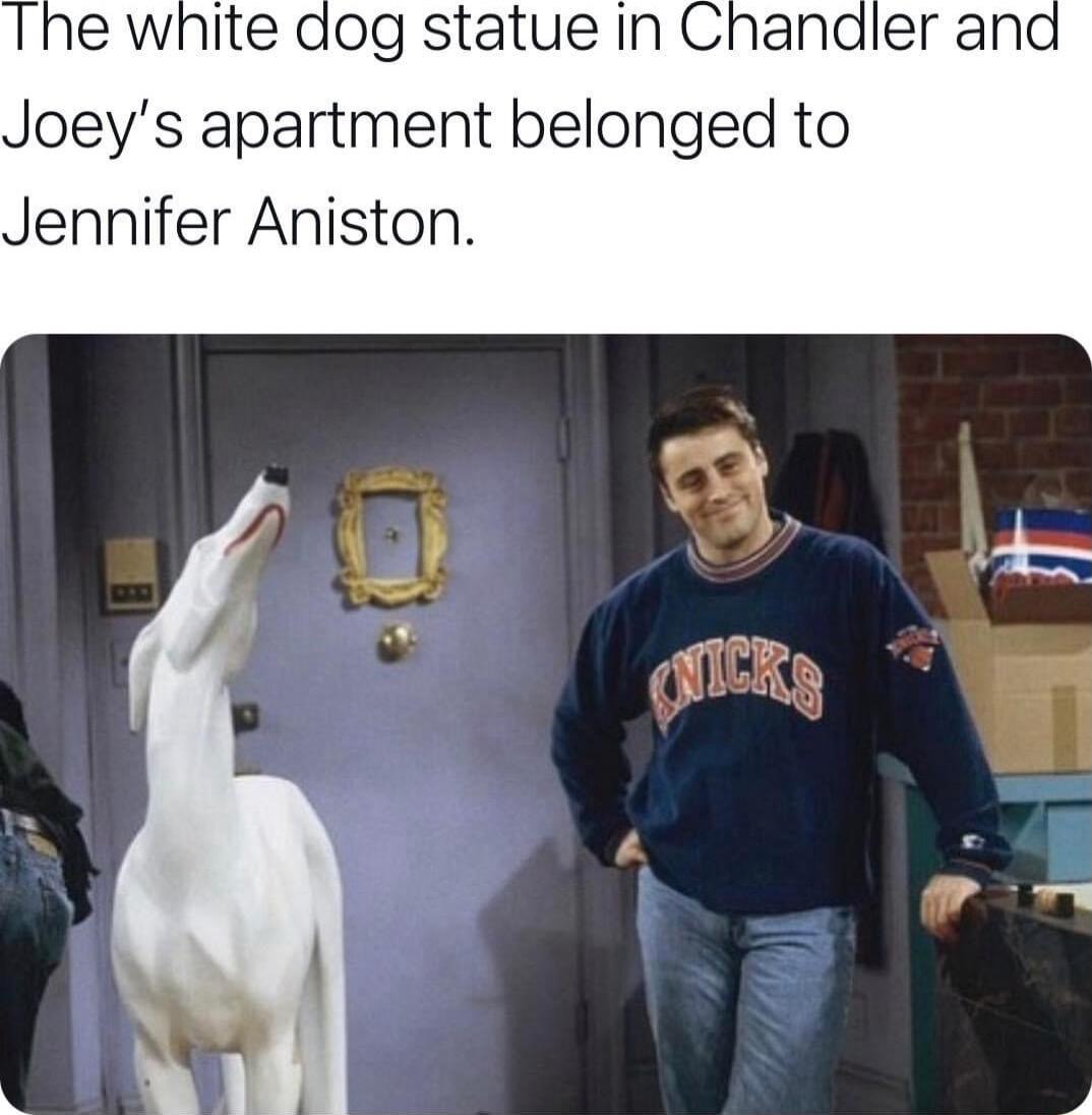 dog statue in Joeys apartment belonged to Jennifer Aniston