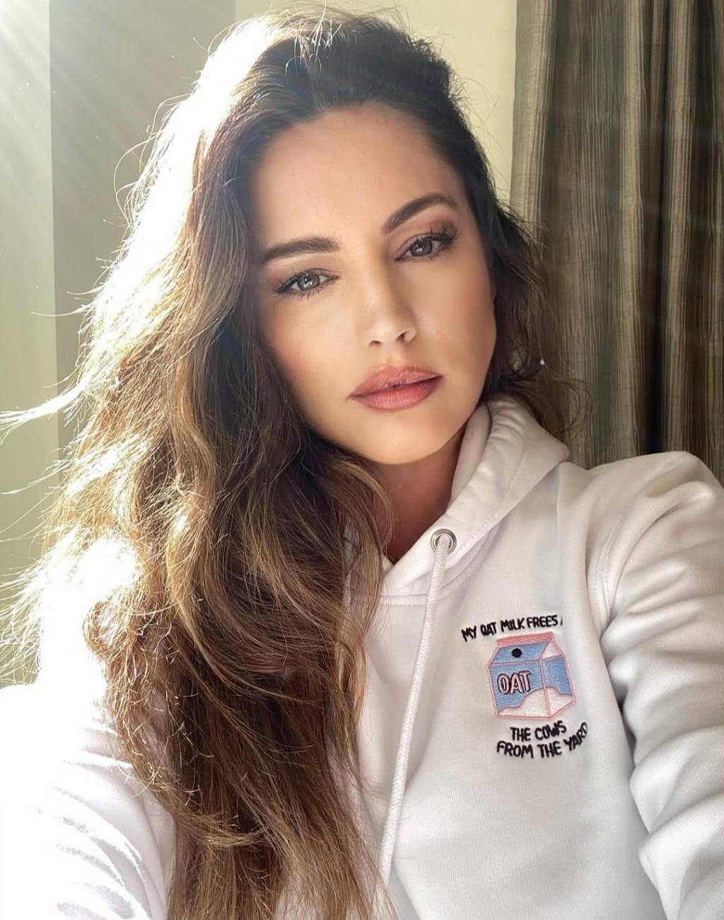 MY OAT MILK FREES, OAT, THE COWS FROM THE YARD