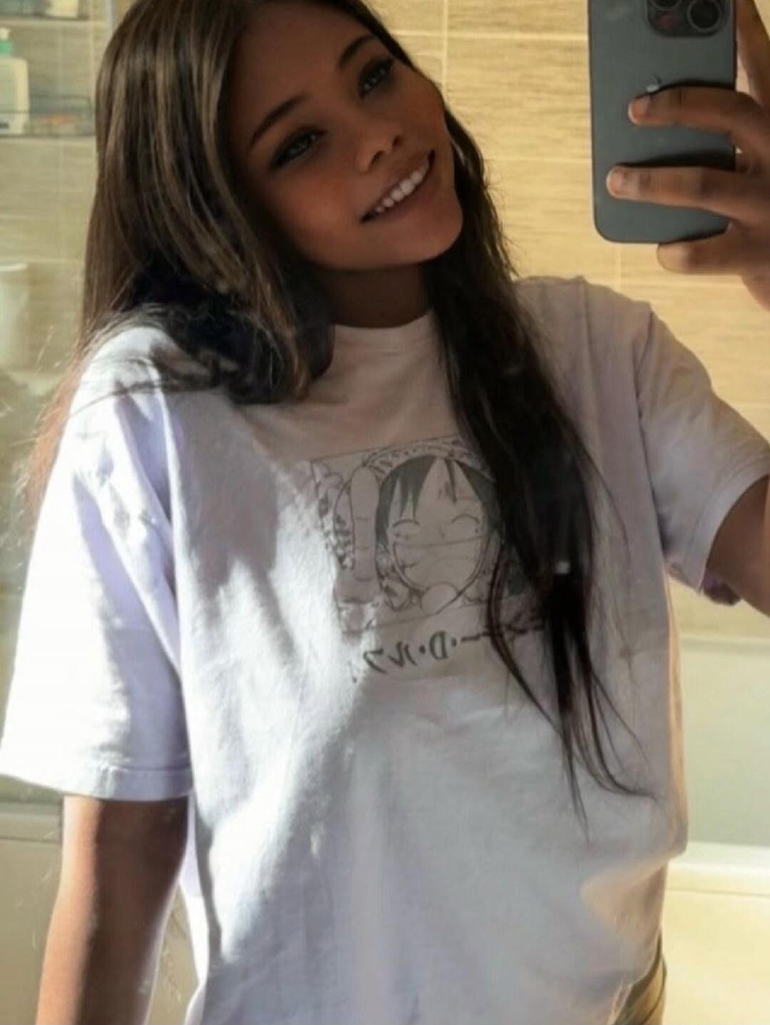Japanese text on t-shirt: ド・ン・パ・ン