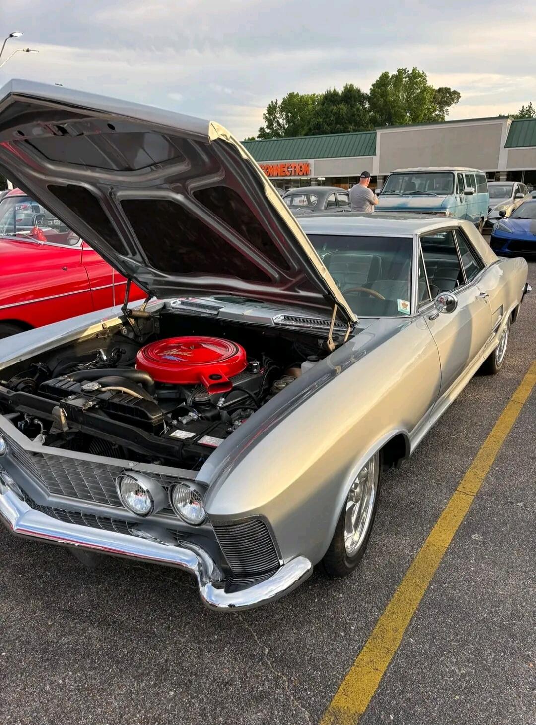 CONNECTION Buick Riviera