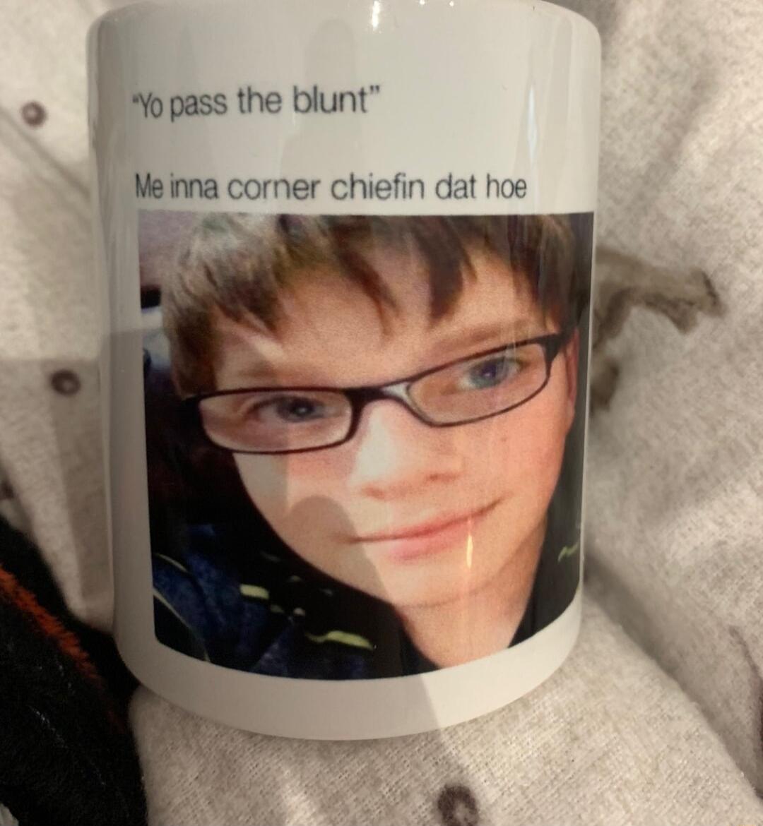 2 o pass the blunt Meinna corner chiefin dat hoe