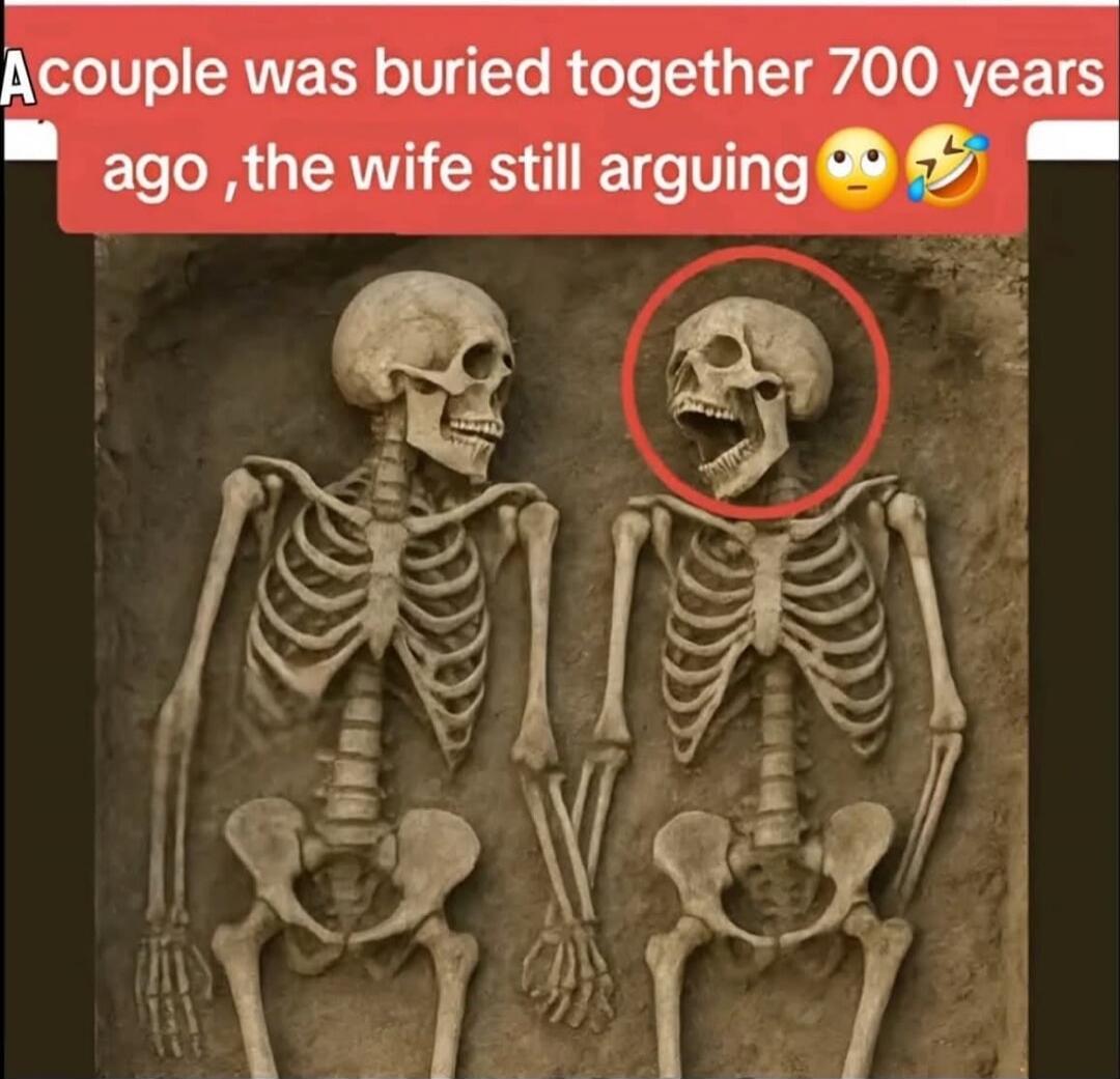 A couple was buried together 700 years ago, the wife still arguing 😂🤣