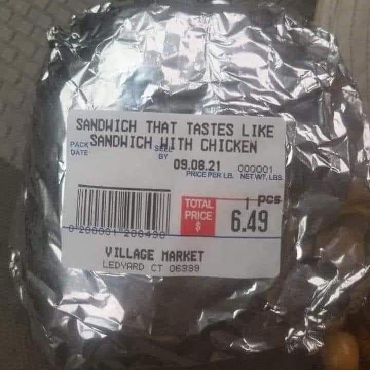 SANDHICH THAT TASTES LIKE SANDHICH HITH CHICKEN 52821 o0 VILLAGE MARKET LEDVARD 7 gsga8