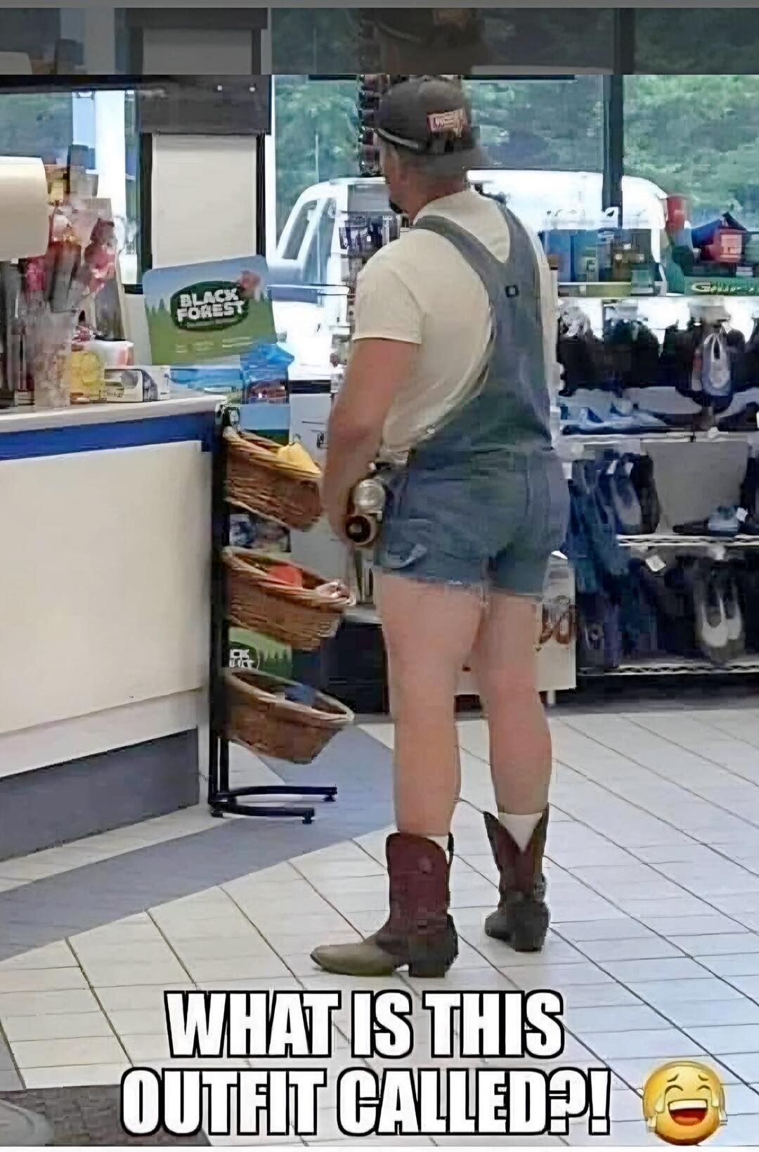 WHAT IS THIS OUTFIT CALLED?!