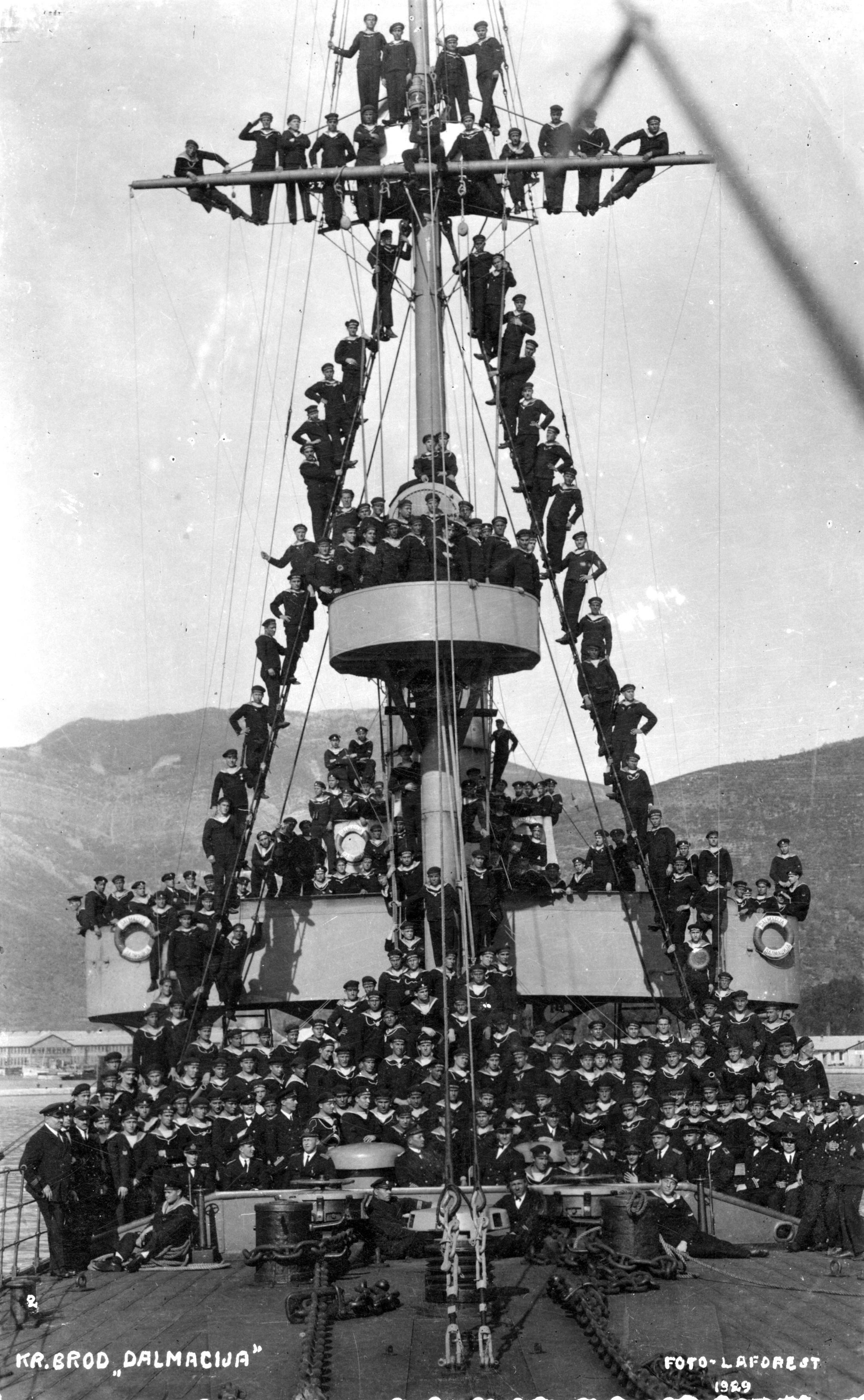 FOTO LAFOREST b 2 z T qa Q o 4 R K