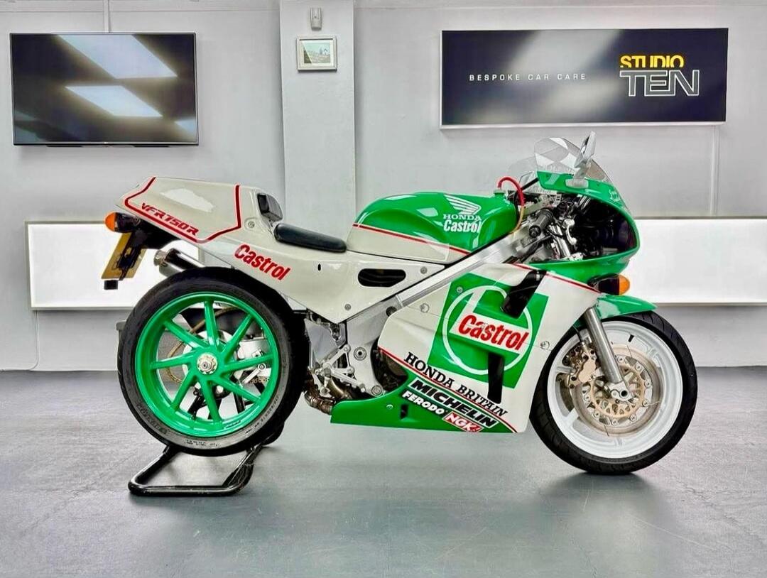 VFR750R Castrol HONDA HONDA BRITAIN MICHELIN FERODO NGK STUDIO TEN BESPOKE CAR CARE