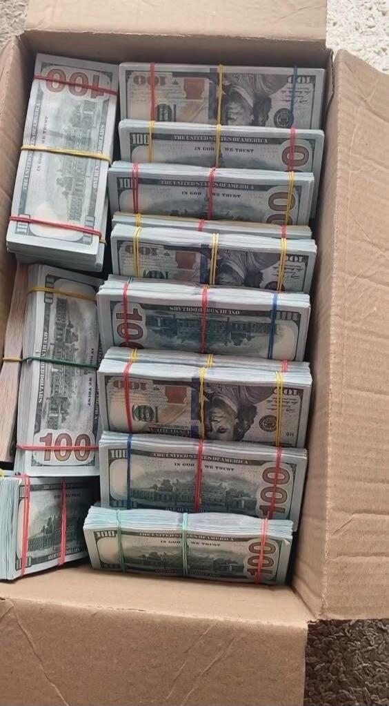 100 ONE HUNDRED DOLLARS THE UNITED STATES OF AMERICA IN GOD WE TRUST