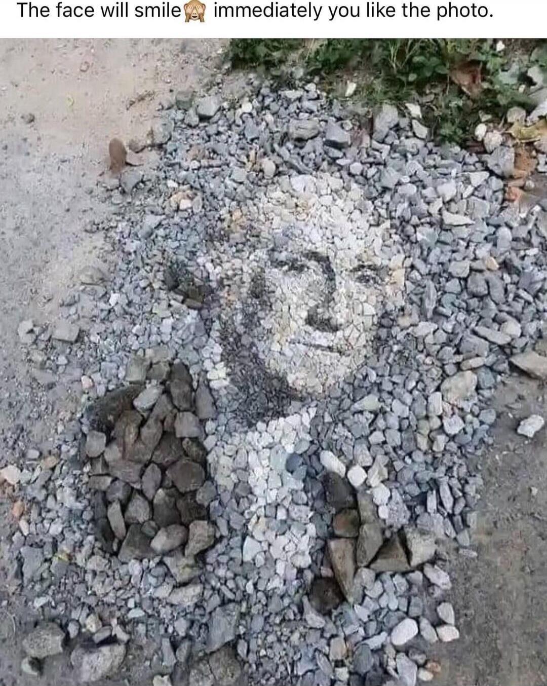 The face will smile 🙇‍♀️ immediately you like the photo.