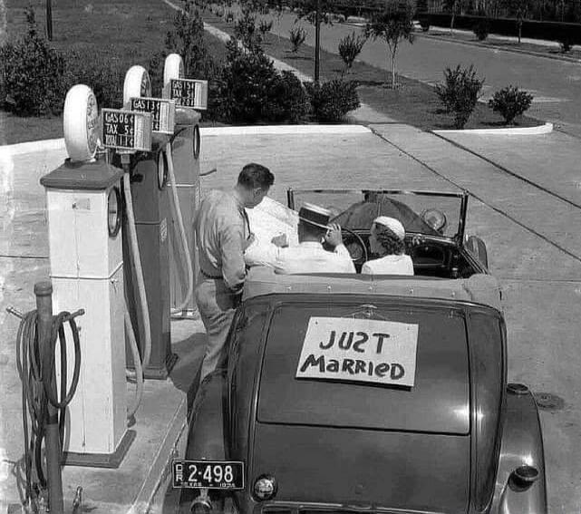 GAS 06¢ TAX 5¢ TOTAL 11¢ GAS 13¢ TAX 5¢ TOTAL 18¢ JUST MARRIED R 2-498 TEXAS 1934
