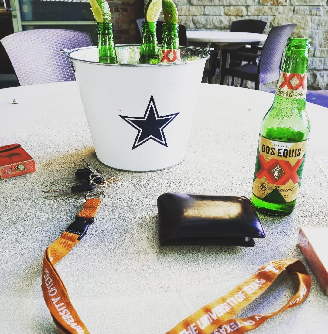 CERVEZA DOS EQUIS Lager Especial CAMEL THE UNIVERSITY OF TEXAS