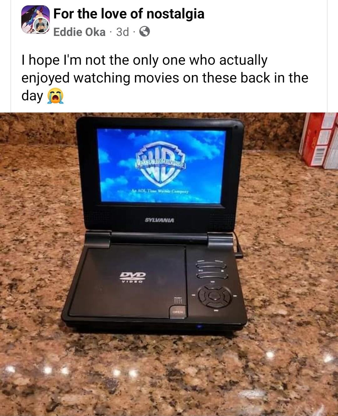 For the love of nostalgia Eddie Oka 3d I hope Im not the only one who actually enjoyed watching movies on these back in the day