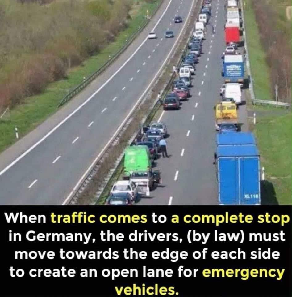 fm When traffic comes to a complete stop T BT CXC VTR SRR N TS S TOER CVETL ER A TR PR R E T S to create an open lane for emergency vehicles