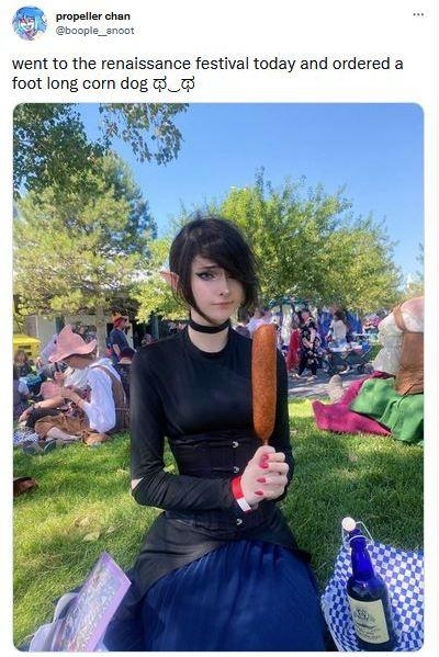 S propelier chan N voople_s went to the renaissance festival today and ordered a foot long corn dog 1285 74 Quote Tweets 288KL