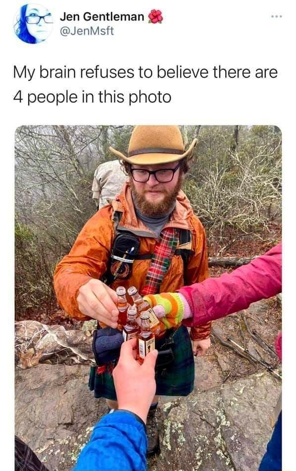 kr Jen Gentleman S JenMsft My brain refuses to believe there are 4 people in this photo