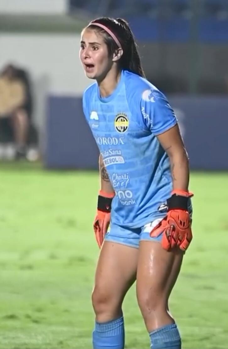 ORODA Vida Sana REBOL Chorti Beef no bank. A female soccer goalkeeper with an emotional expression during a match.