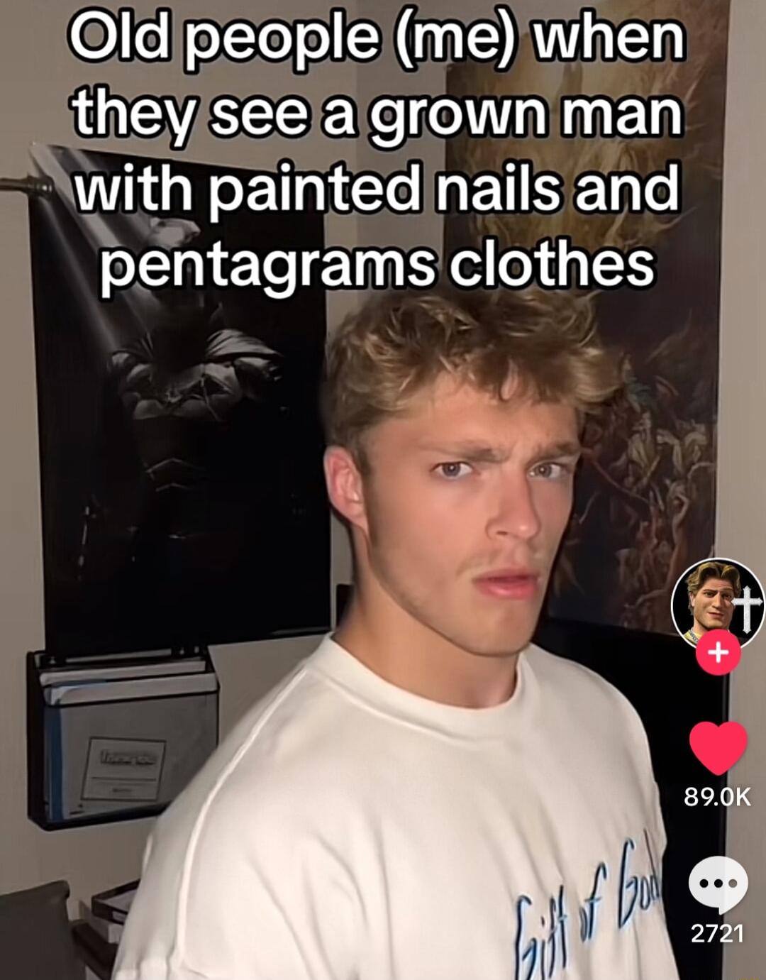 Oldipeople me when ISREN e i wi h PEahTegETEIEy o pentagrams clothes