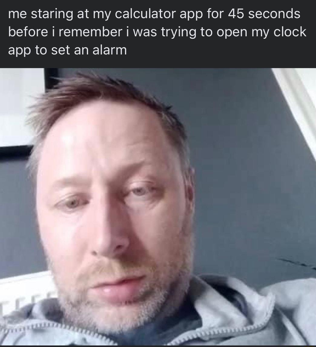 me staring at my calculator app for 45 seconds before i remember i was trying to open my clock ElRCREERE El