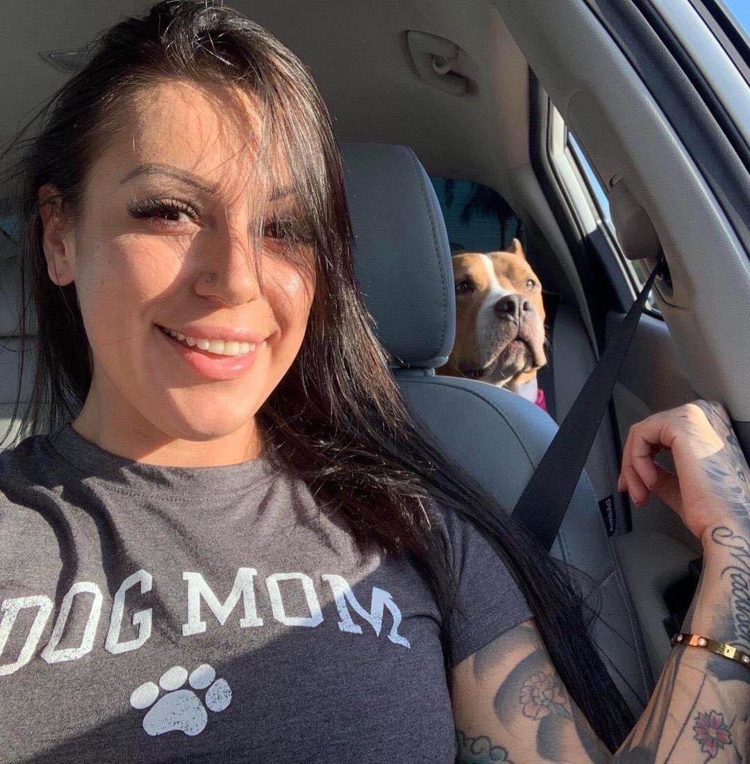 DOG MOM