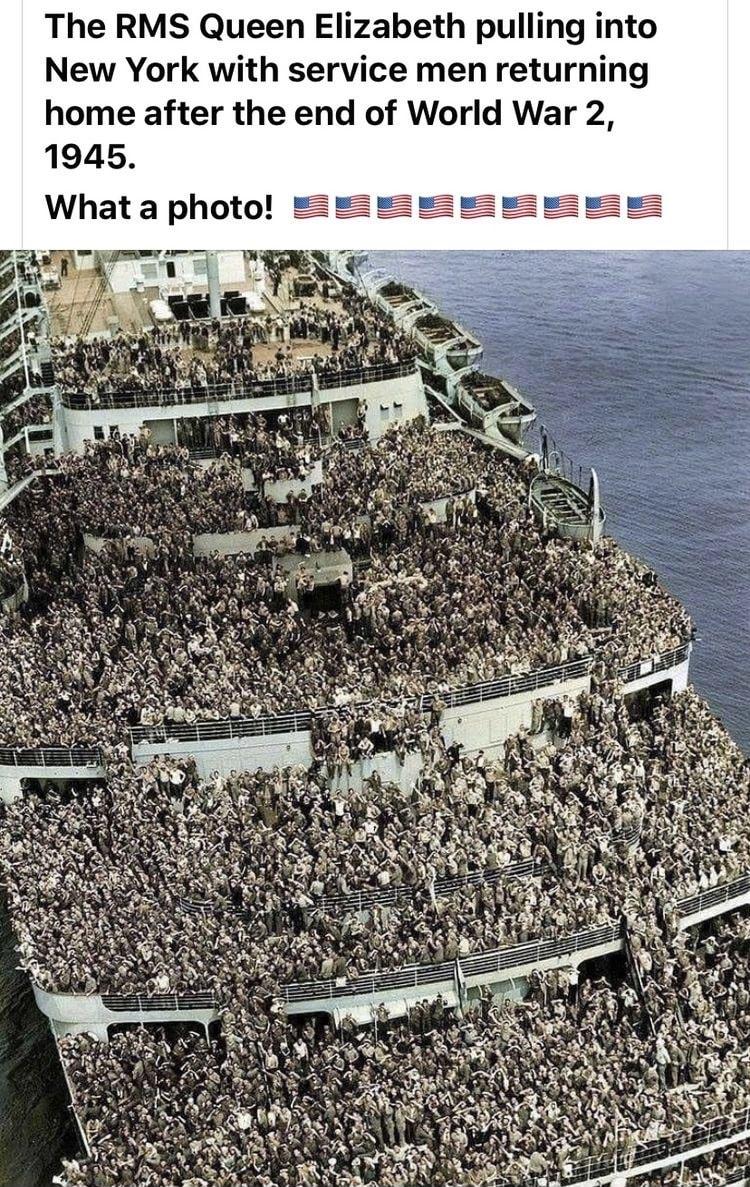 The RMS Queen Elizabeth pulling into New York with service men returning home after the end of World War 2 1945