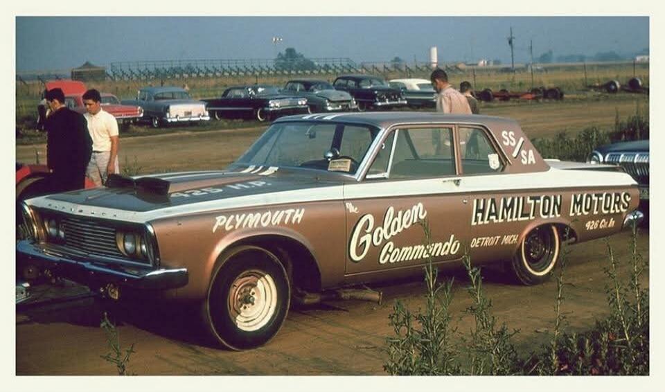 425 H.P. PLYMOUTH The Golden Commando HAMILTON MOTORS DETROIT MICH. 926 Cu. In. SS/SA