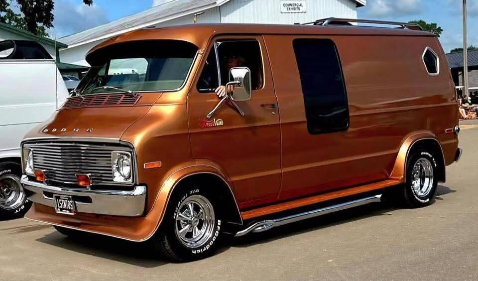 COMMERCIAL EXHIBITS, DODGE, LSINTOS, BFGoodrich T/A Radial