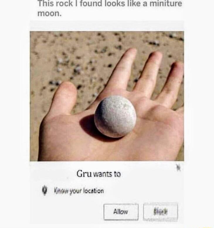 This rock found looks like a miniture moon Gruwantsto